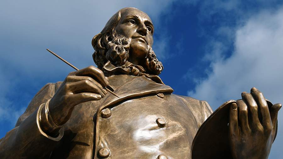 Azerbaycan Karabağ'daki Ayvazovski heykelini yıktı